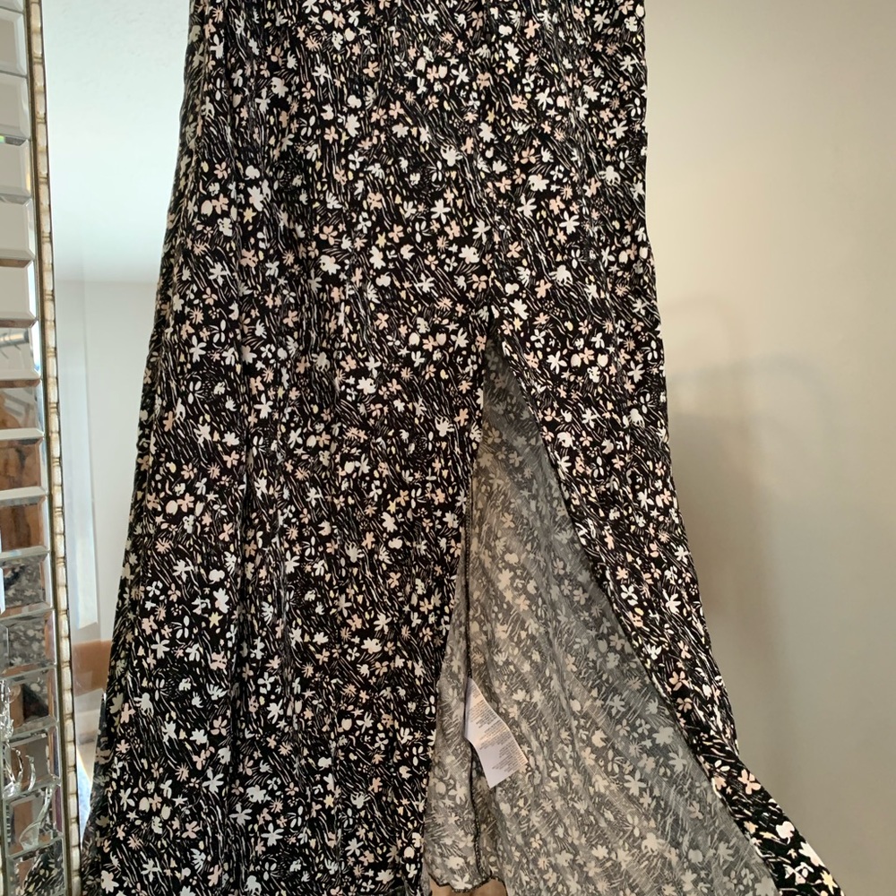 URBAN OUTFITTERS FLORAL MIDI SKIRT - Picture 2 of 3